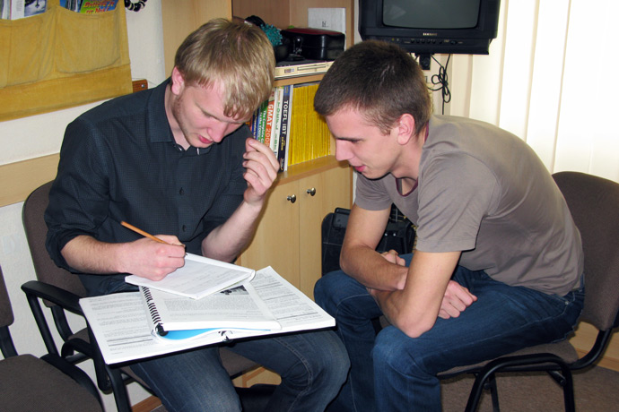 At Terra Nova. From left to right: Alexei Dereganov and Alexandr Vitoșinschi. TOEFL Preparation / Section 1 (M.W.F. Afternoon Group). May 2011.