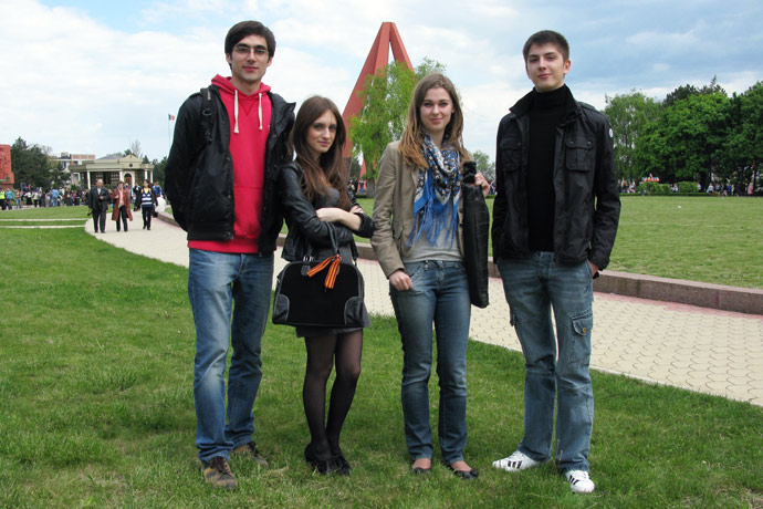 At the Eternitate Memorial Complex. From left to right: Eugeniu Zavtur, Lina Kogan, Ecaterina Belscaia, Eugen Mereuța. May 2011.