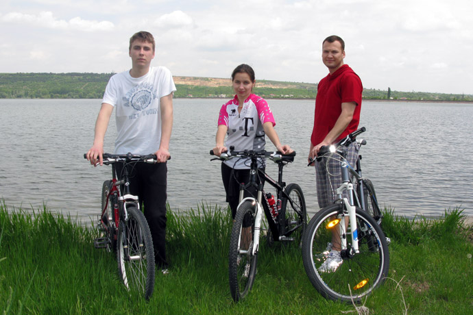 On a bike trip to the Ghidighici Reservoir. From left to right: Grigori Burlea, Elena Ivancenco, Anatolie Manoilă. May 2011.